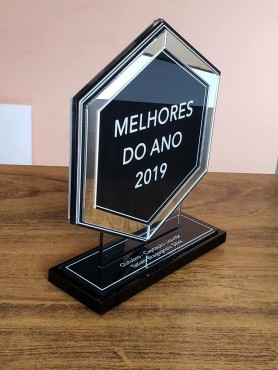 TROFÉU EM ACRÍLICO COM DETALHE EM ESPELHO  ACRÍLICO